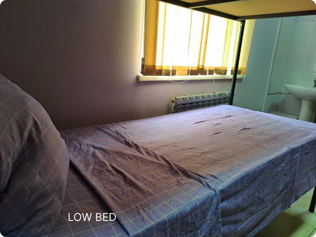 Fox Park Hostel Almaty Ngoại thất bức ảnh